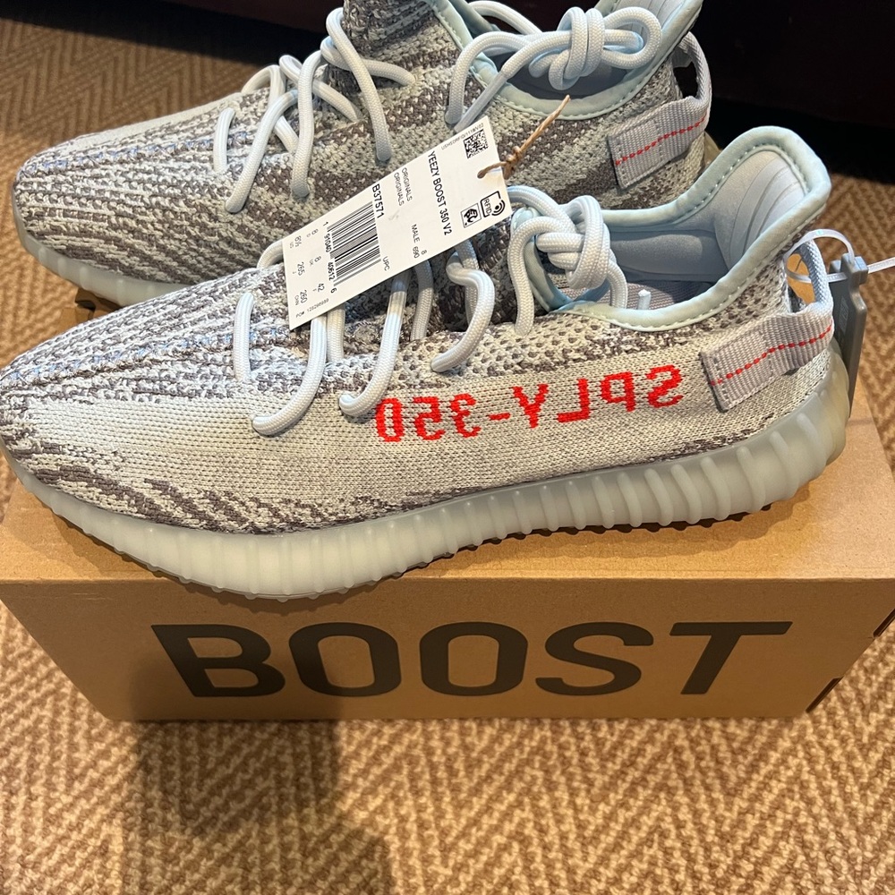 NWT Adidas Yeezy Boost 359 V2 Women’s size 10.5/Mens size 8.5